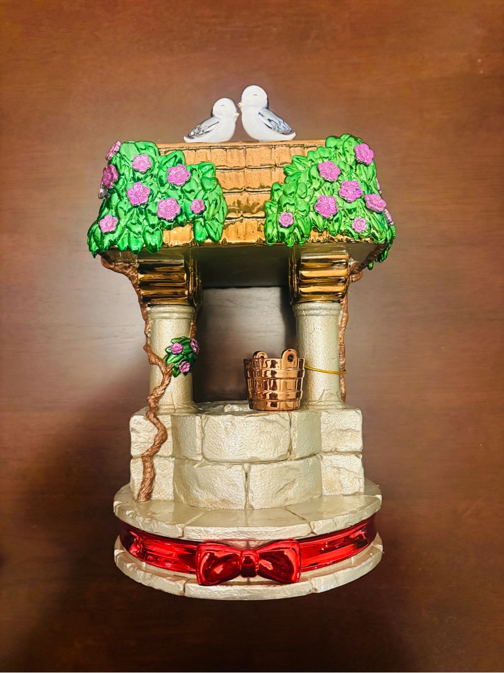 Bath and Body Works Disney’s Snow White Candle & Candle Holder